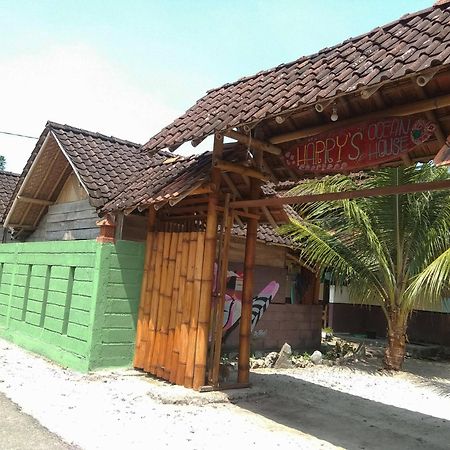 Harry'S Ocean House Watukarung Homestay Kalak Exterior foto