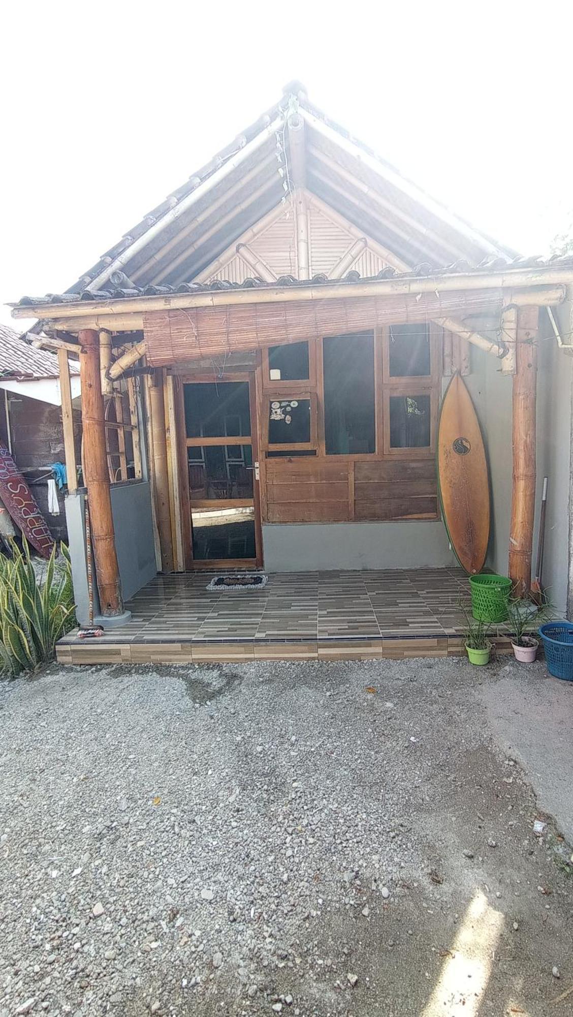 Harry'S Ocean House Watukarung Homestay Kalak Quarto foto