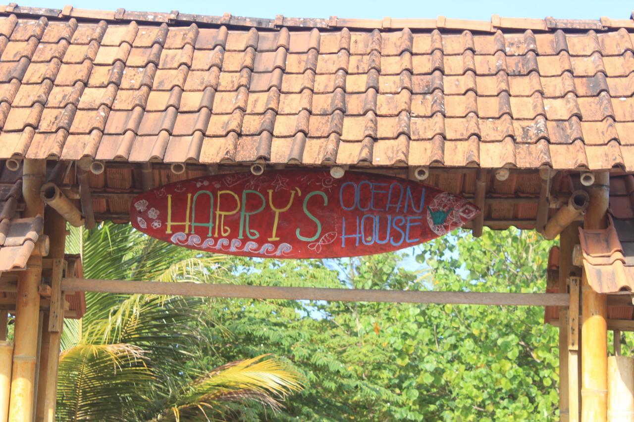 Harry'S Ocean House Watukarung Homestay Kalak Exterior foto