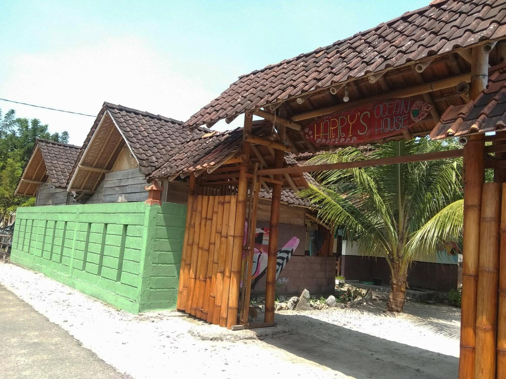 Harry'S Ocean House Watukarung Homestay Kalak Exterior foto